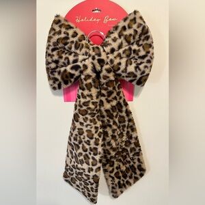 ⭐️⭐️ NEW Dasher & Dancer Large Leopard Print Faux Fur Christmas Bow 15 x 30